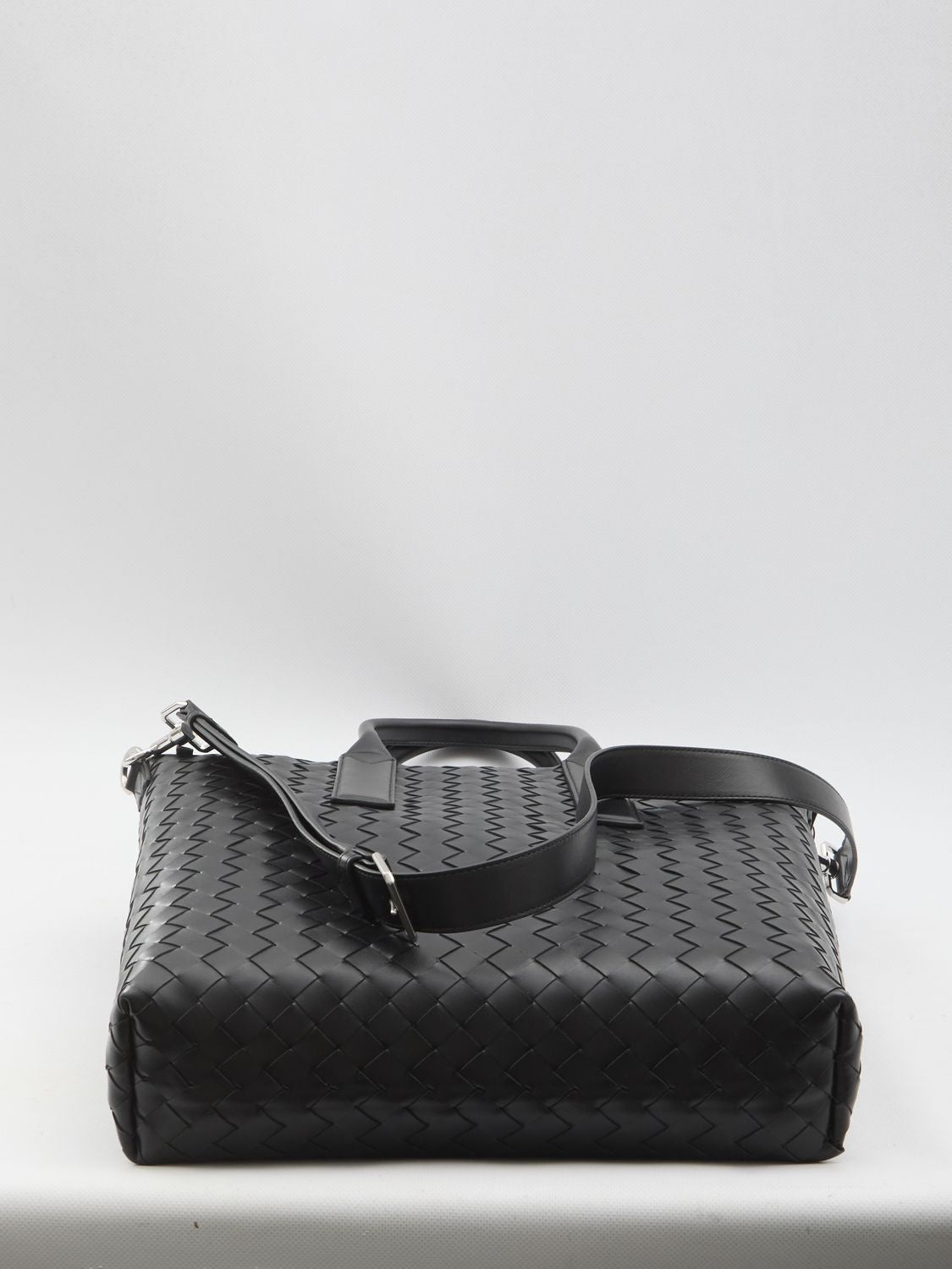 BOTTEGA VENETA Large Smooth Leather Tote Handbag