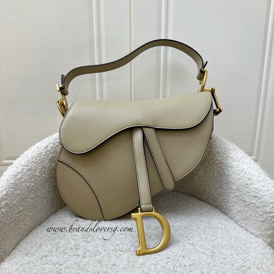 Dior Medium Saddle Bag In Sand-Coloured Grained Leather and AGHW (Model: M0446CCEH, Colour: M39U)