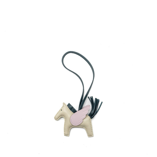 Hermes rodeo pegase pm bag charm craie / vert cypres / mauve pale stamp U