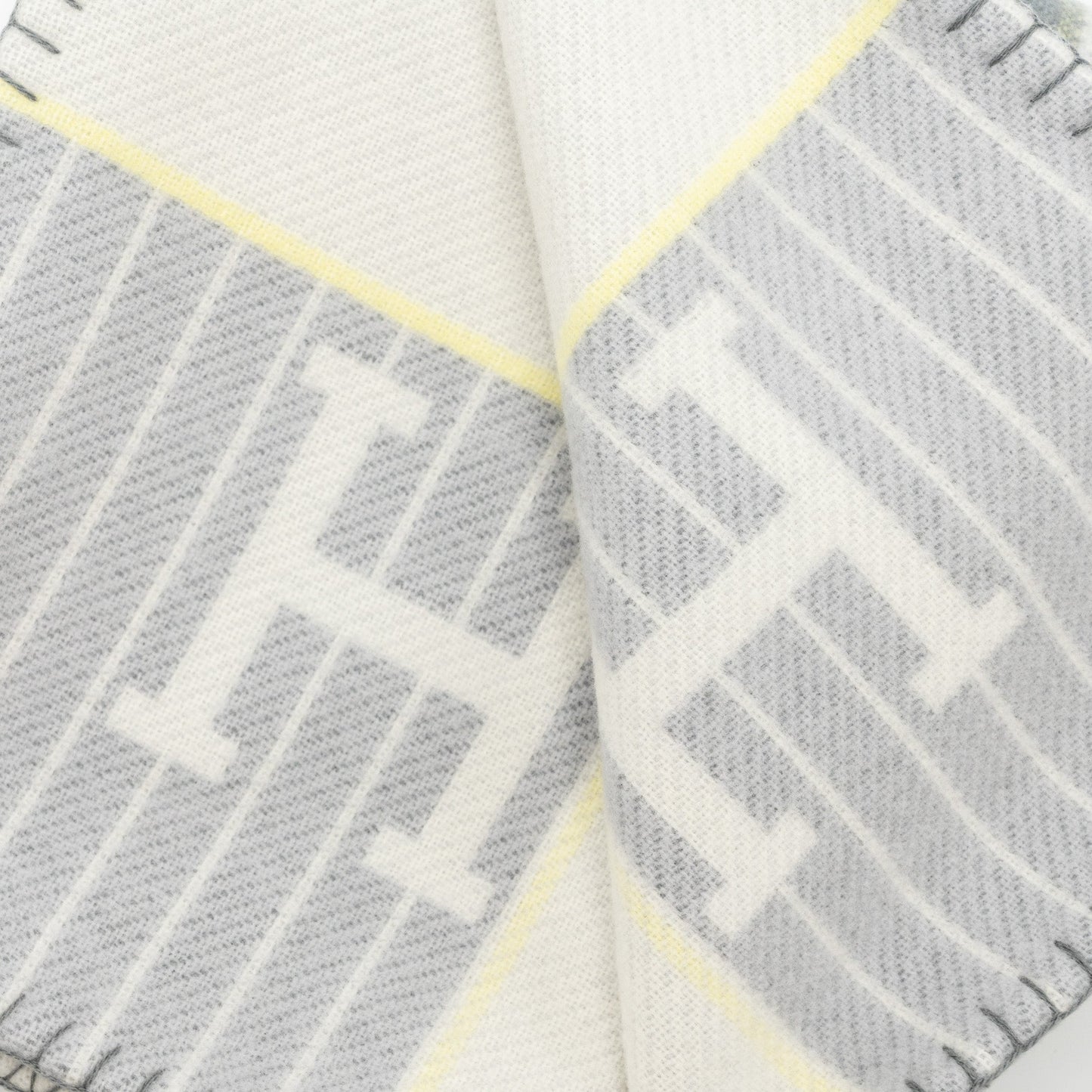 Hermes Avalon Cabriole blanket 140*100cm gris perle