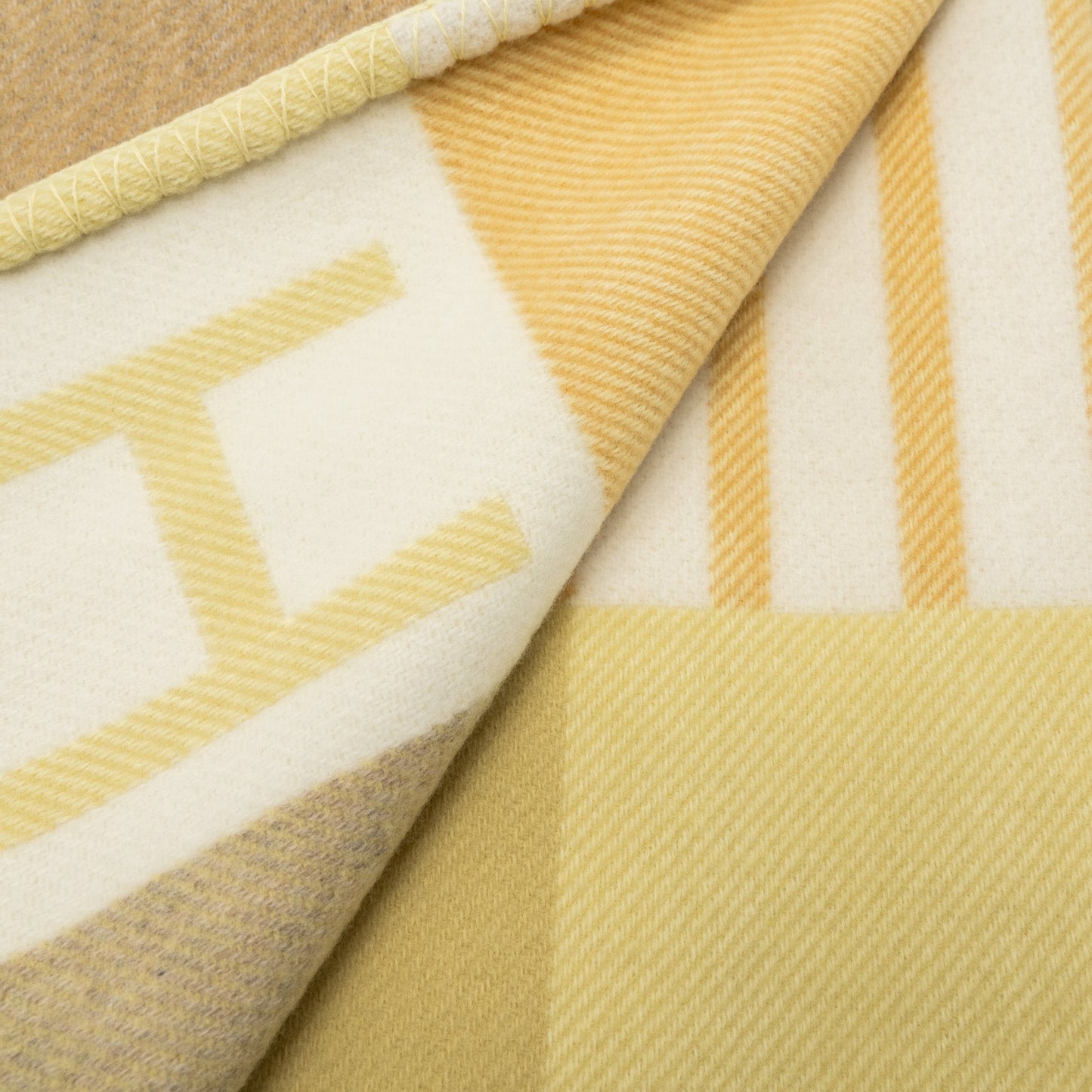 Hermes Avalon Vibration Throw Blanket Tisane