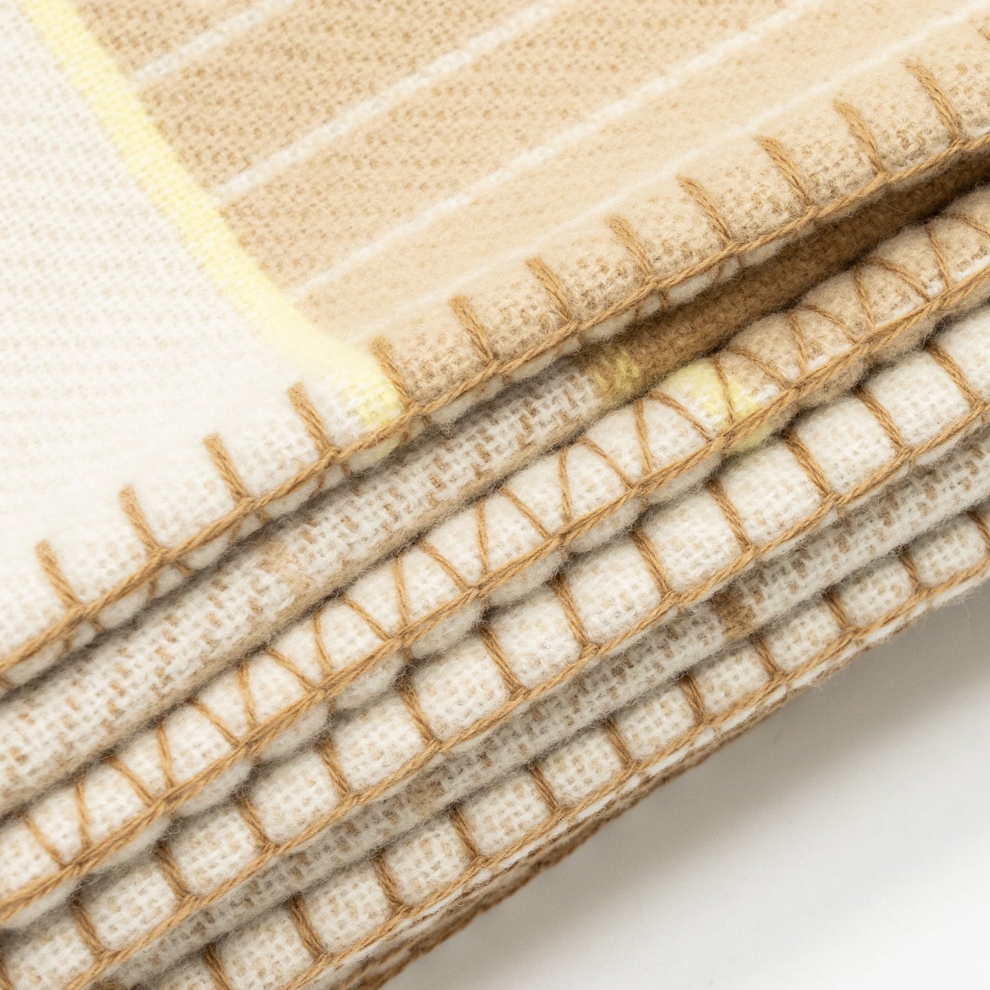 Hermes 100x140 Avalon Cabriole Blanket Biscuit