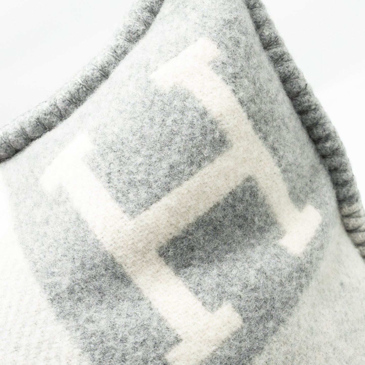 Hermes Avalon III Pillow Ecru Gris Clair