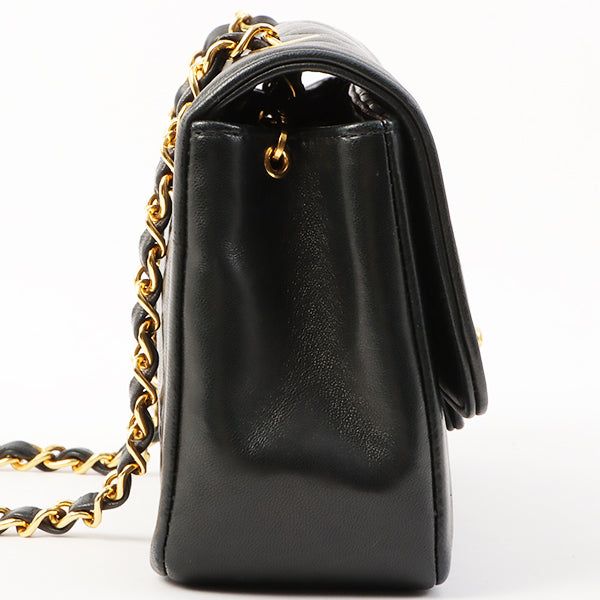 Chanel Around 1992 Made Edge Design Flap Turn-Lock Chain Bag Black