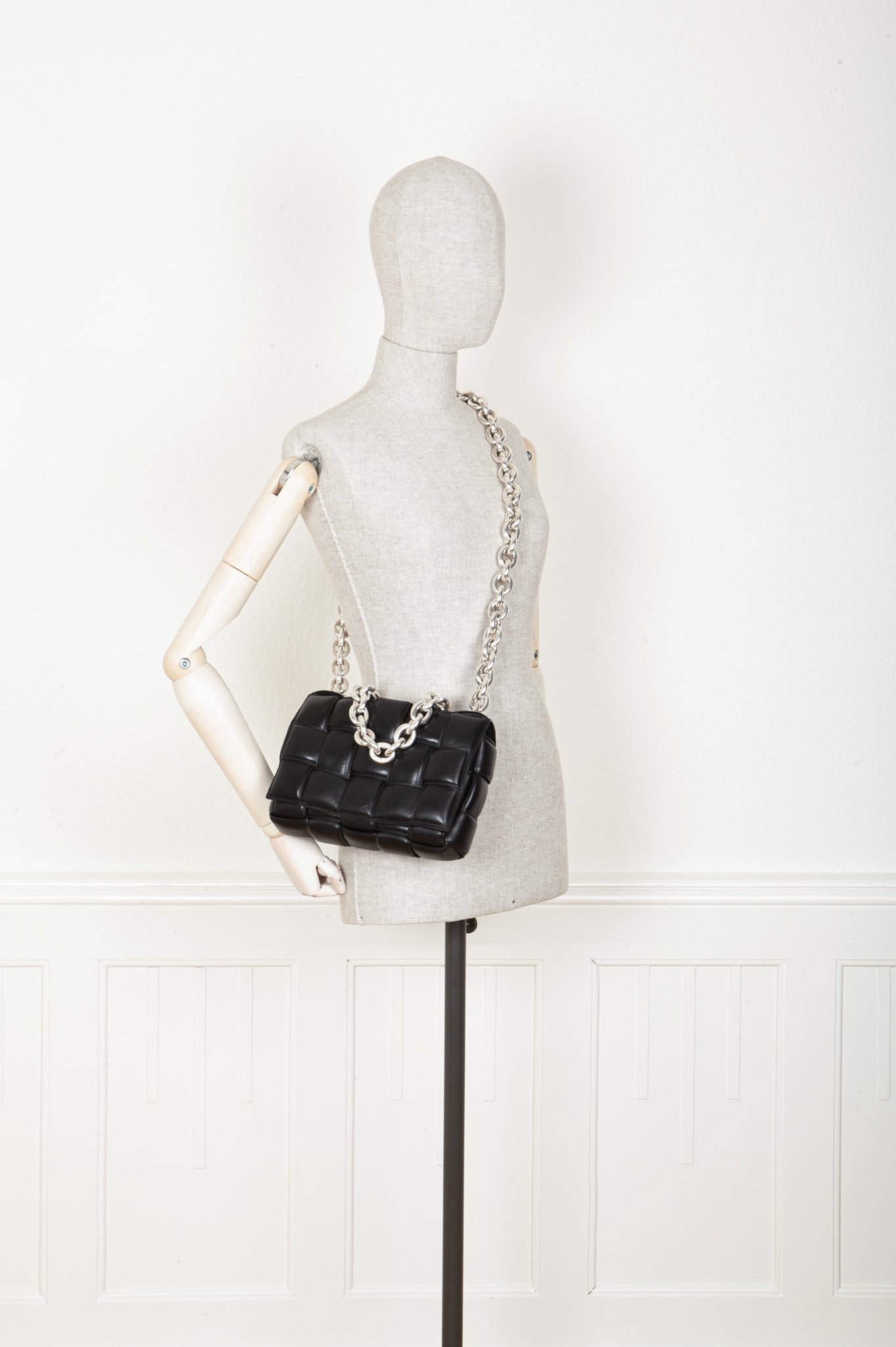 BOTTEGA VENETA Chain Cassette Bag Black