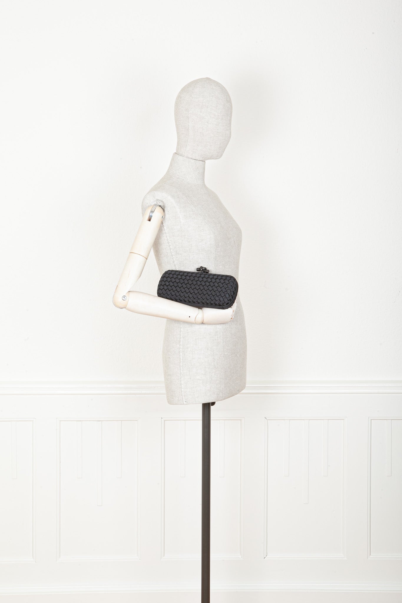 BOTTEGA VENETA Knot Clutch Silk Black