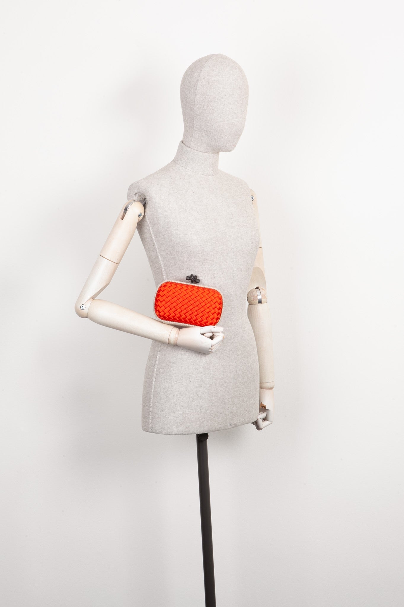 BOTTEGA VENETA Box Knot Clutch Intrecciato Red