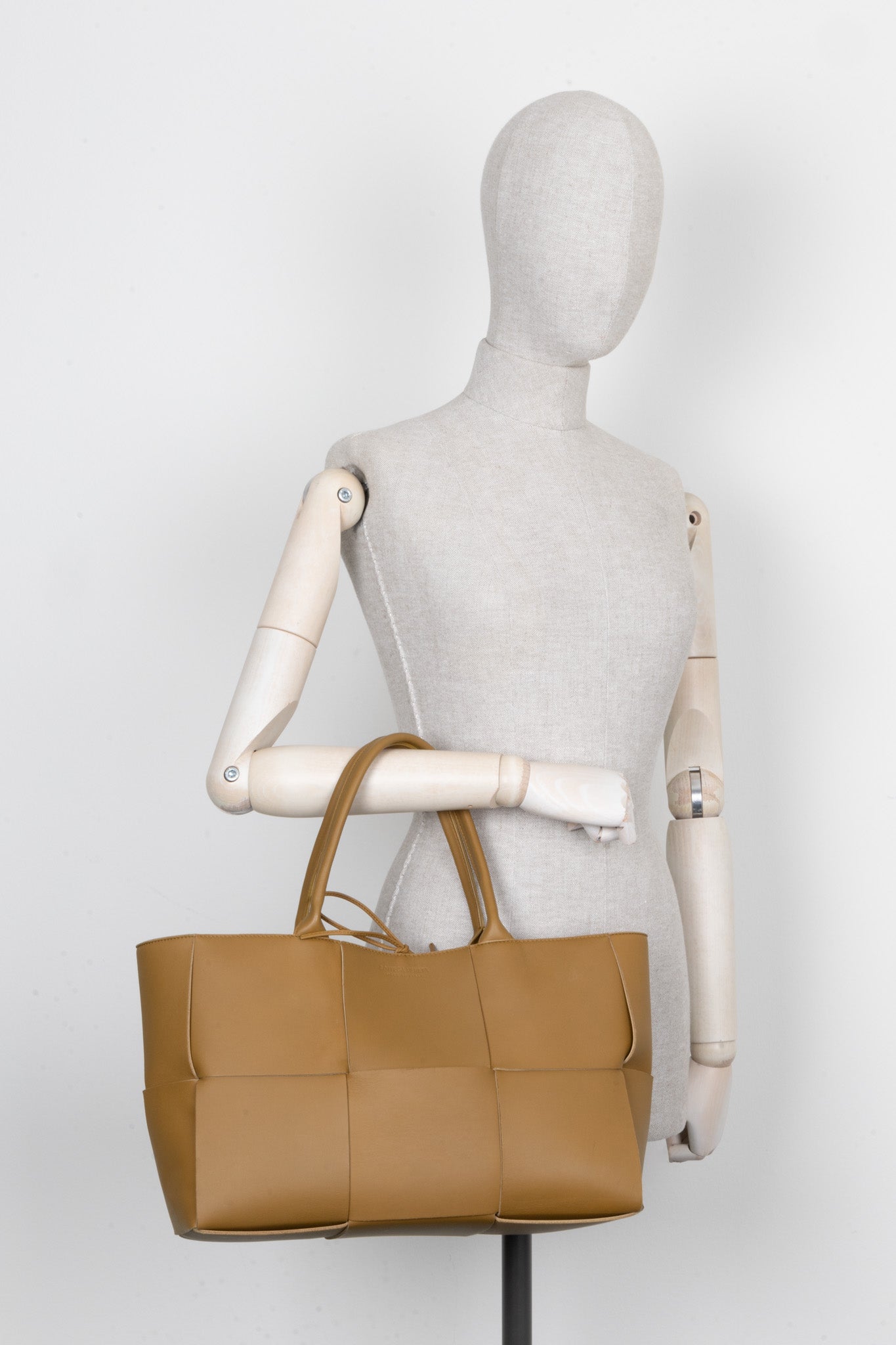 BOTTEGA VENETA Medium Arco Tote Bag Brown