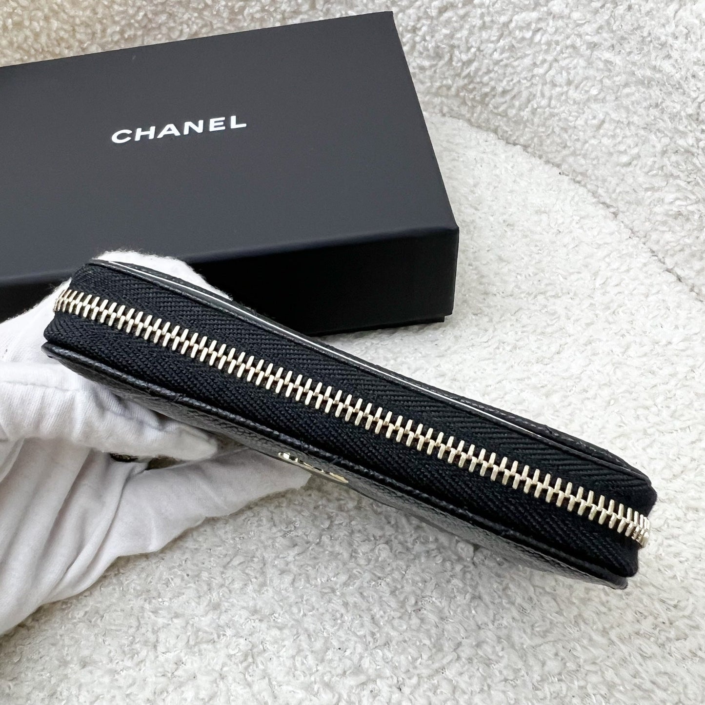 Chanel 25C New Zipped Small Wallet / Card Holder in Black Caviar and LGHW (Model: AP3686)