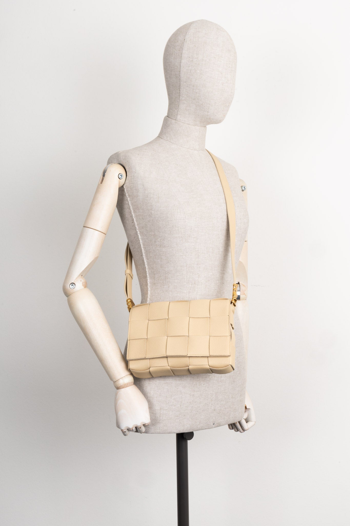 BOTTEGA VENETA Casette Bag Beige