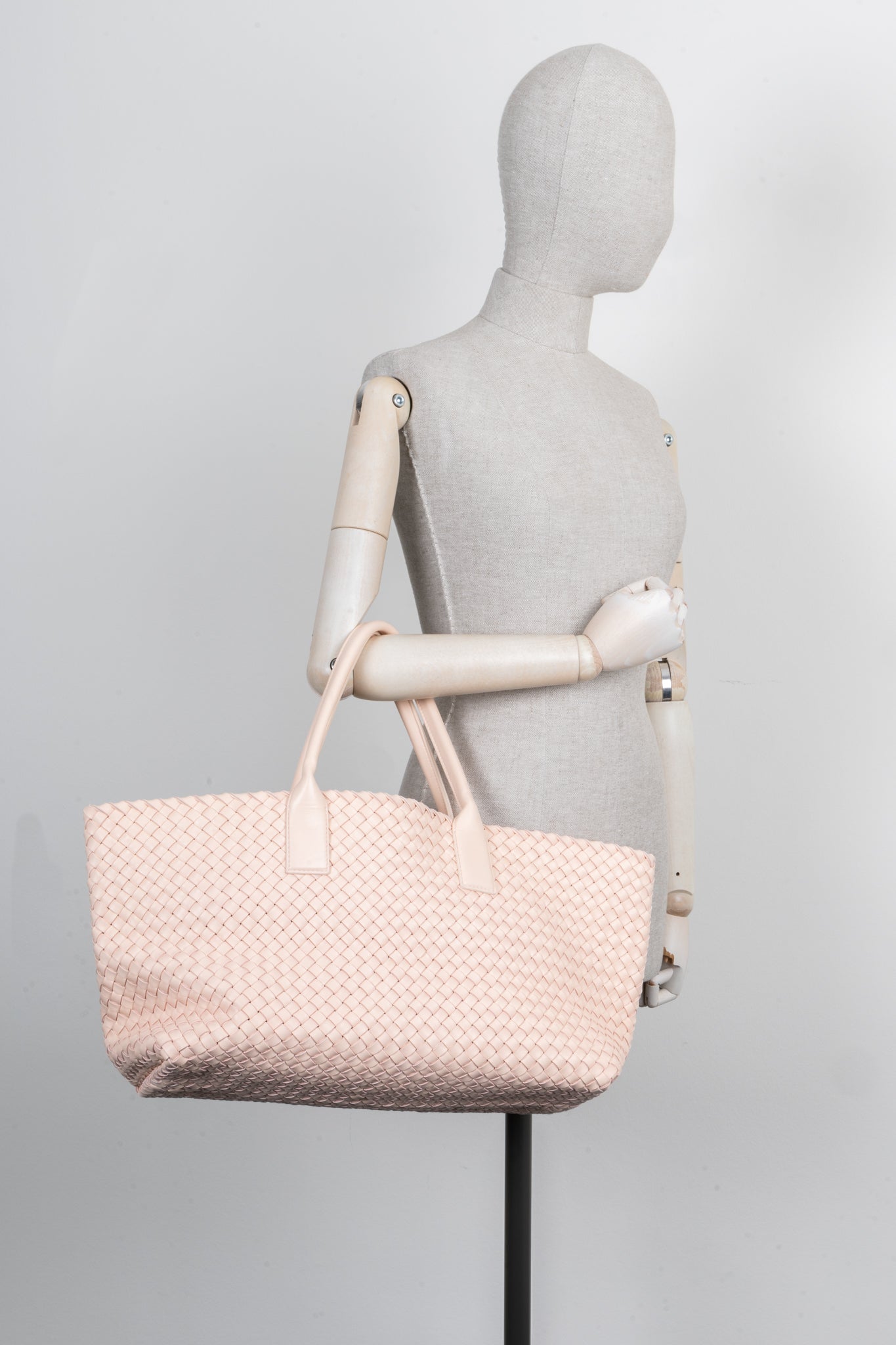 BOTTEGA VENETA Medium Cabat Tote Light Pink