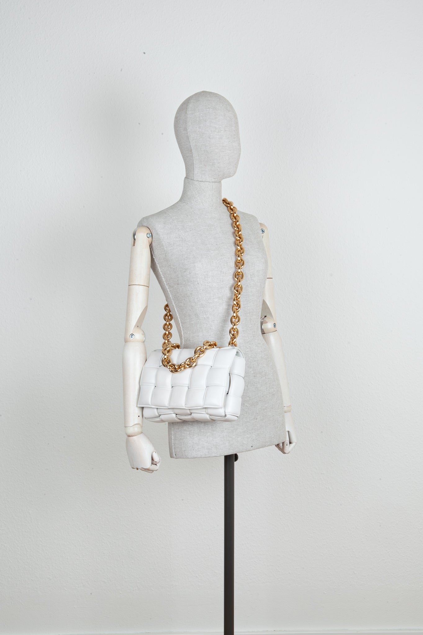 BOTTEGA VENETA Chain Cassette Bag White