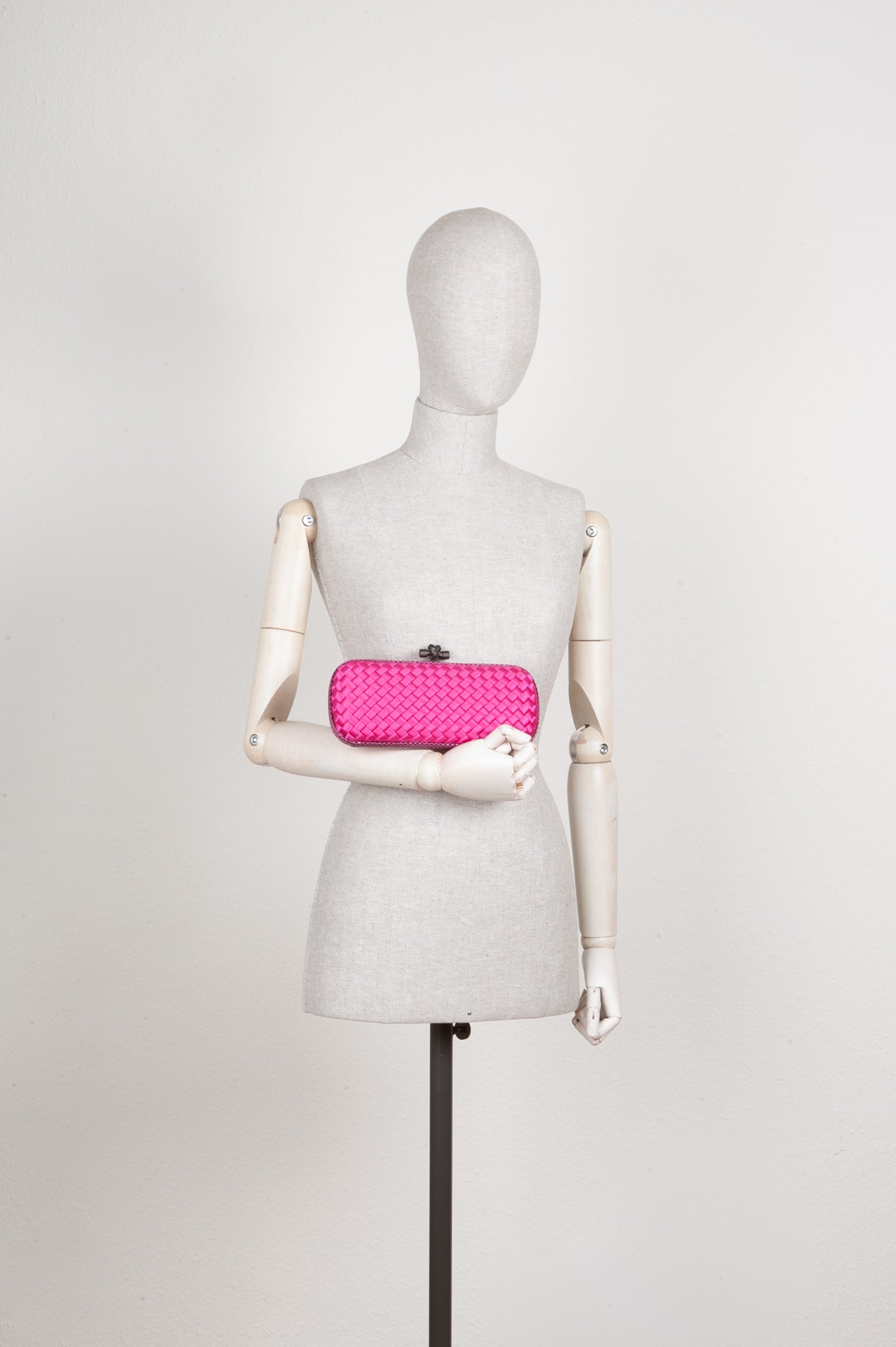 BOTTEGA VENETA Knot Clutch Silk Pink