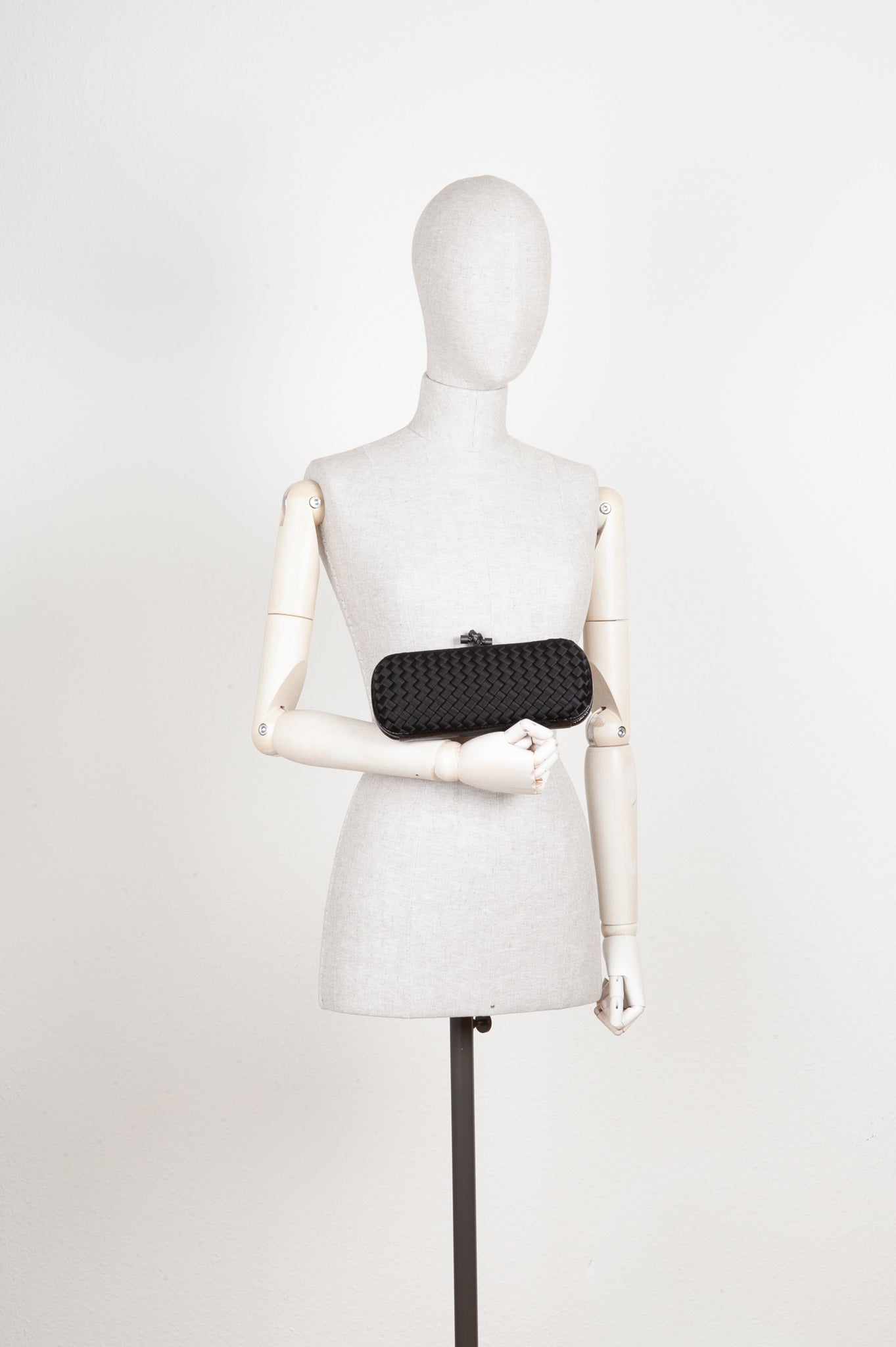 BOTTEGA VENETA Knot Clutch Silk Black