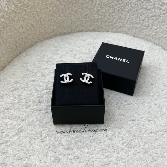 Chanel 25C CC Logo Earrings in SHW