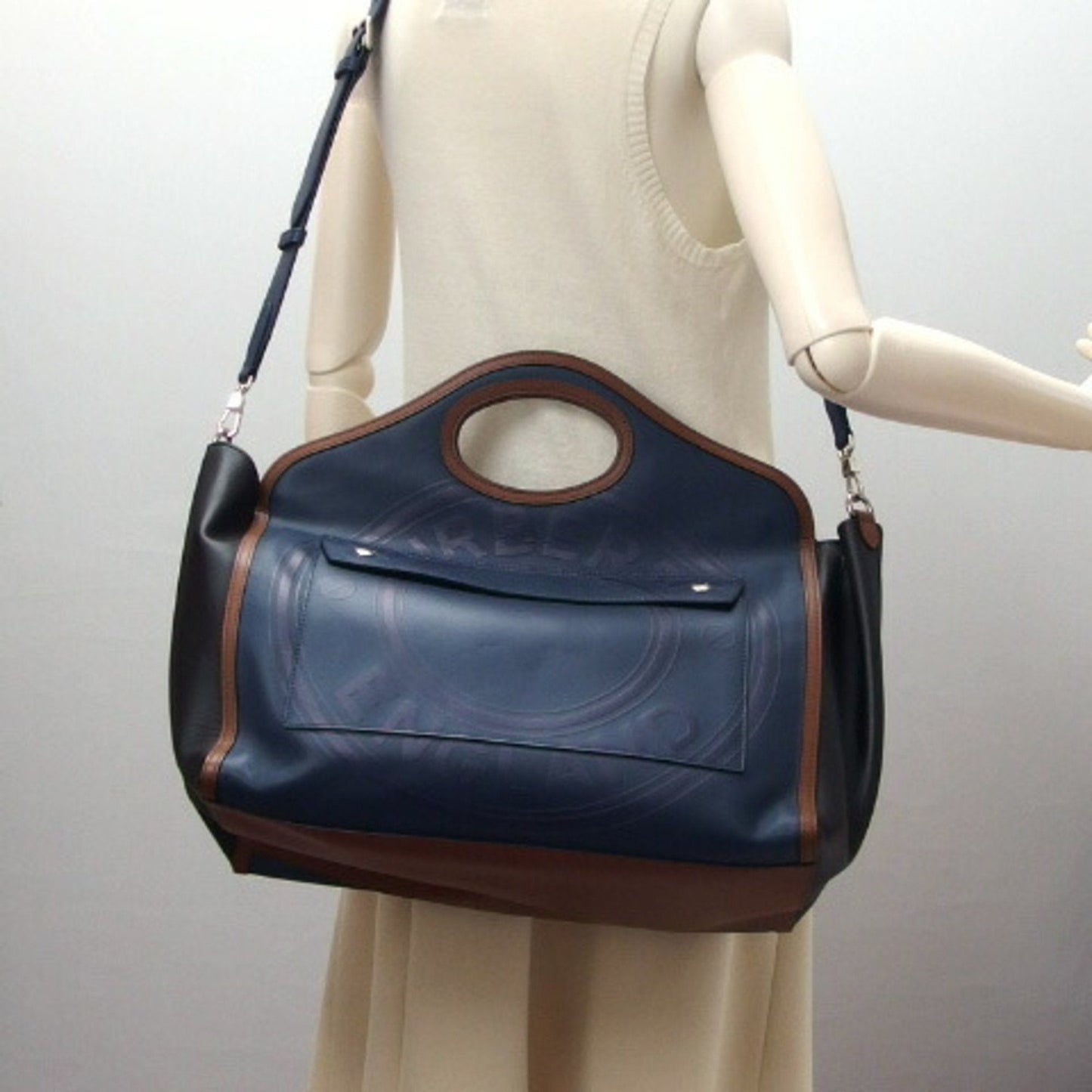 Burberry   Navy Leather Handbag Shoulder Bag ()