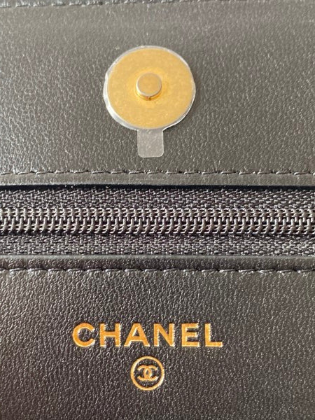 Chanel Black 19 Wallet on Chain
