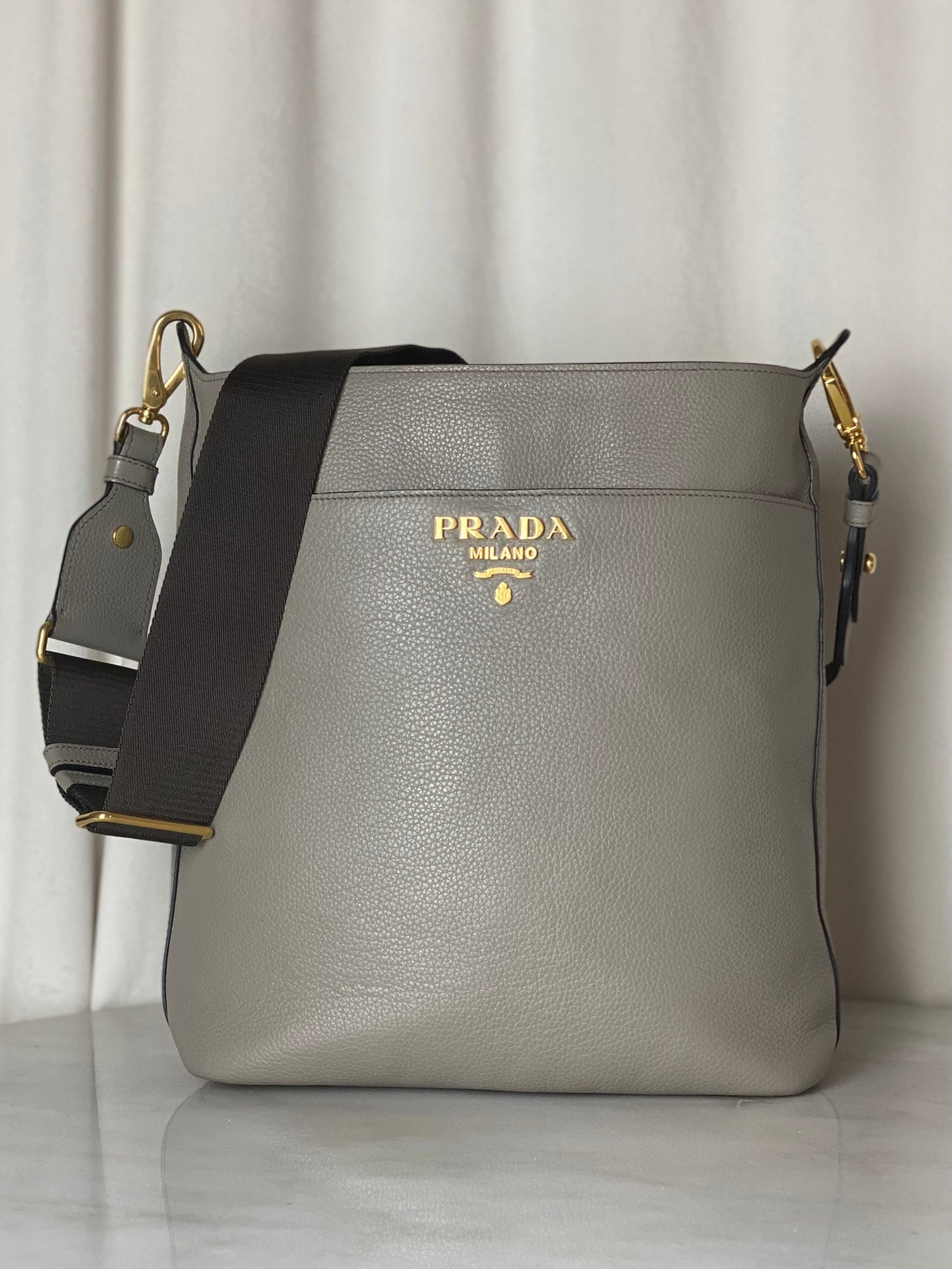 Prada Grey Vitello Daino Euro Leder Schultertasche Crossbody Bag