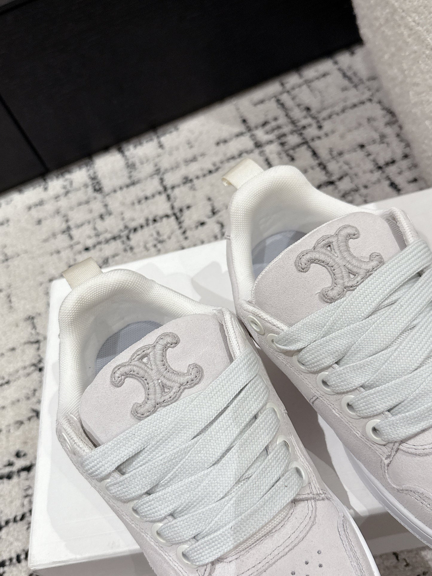 Celine CELINE 25C Huntington Low Top Sneaker White Suede 232344