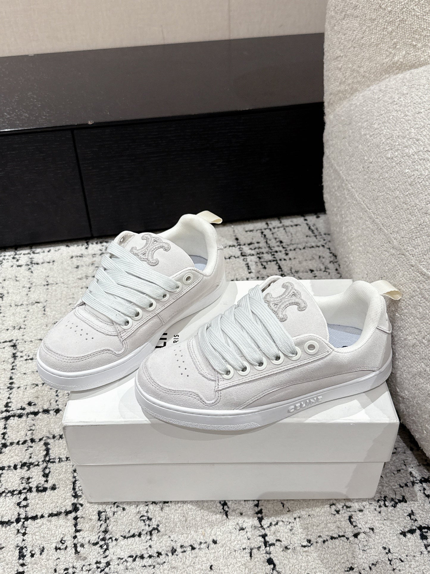Celine CELINE 25C Huntington Low Top Sneaker White Suede 232344