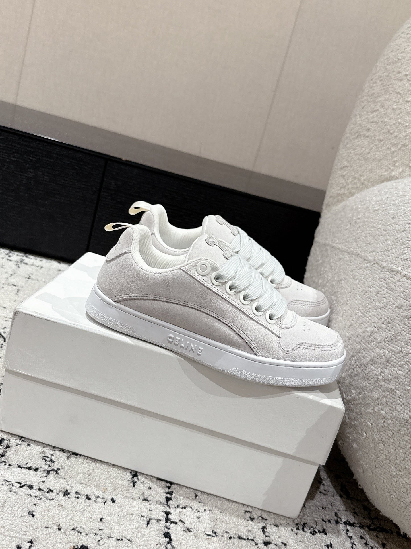Celine CELINE 25C Huntington Low Top Sneaker White Suede 232344