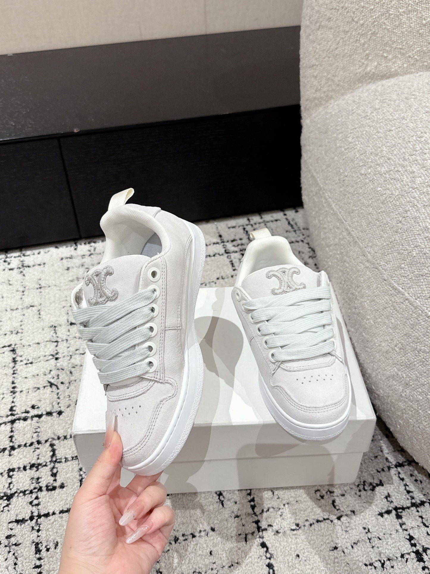 Celine CELINE 25C Huntington Low Top Sneaker White Suede 232344