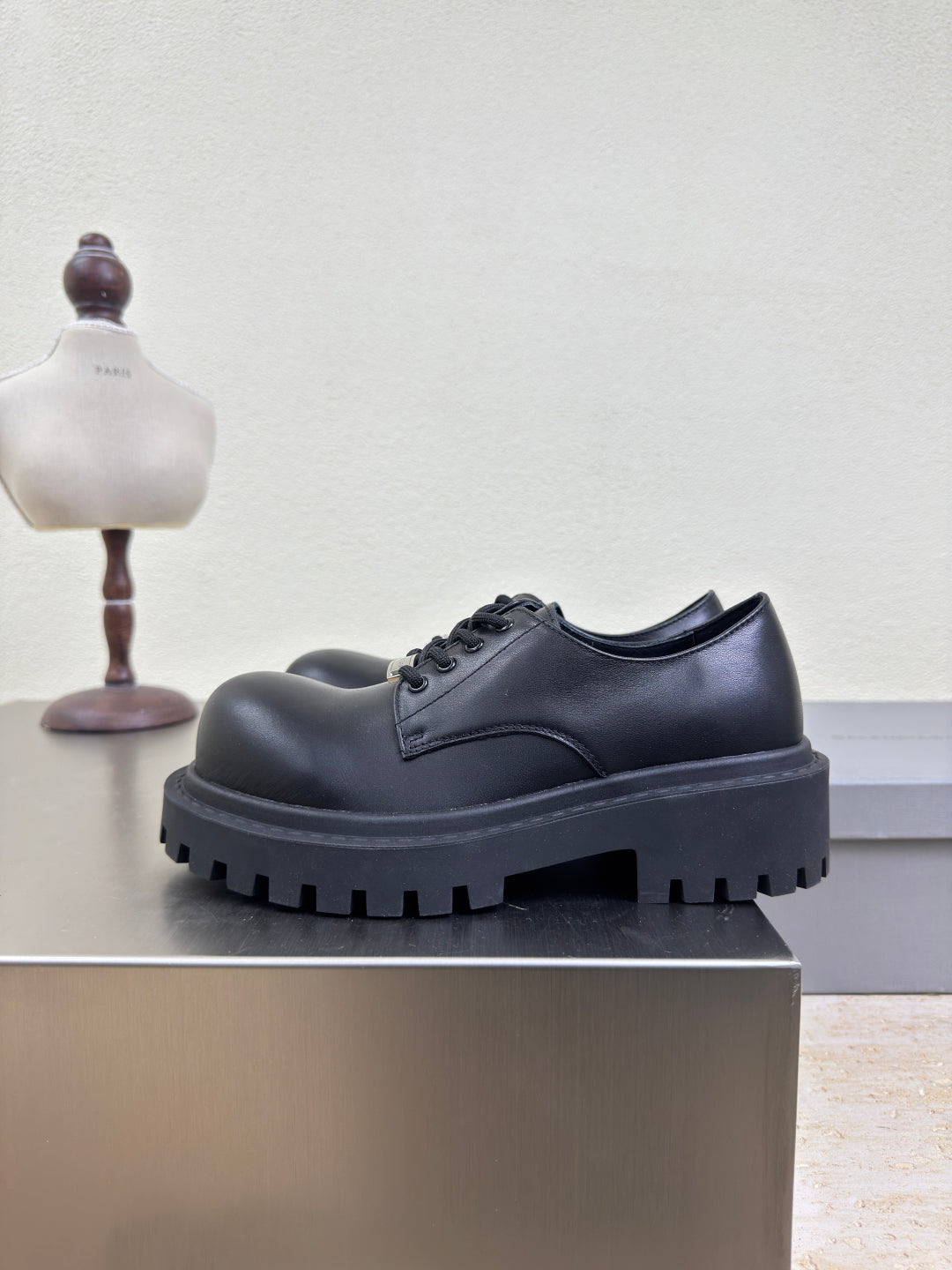 Balanciaga STOMPER DERBY IN BLACK SOFT LAMBSKIN
