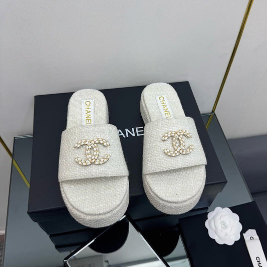 CHANEL 25 Flatform Slide White Fabric 238494
