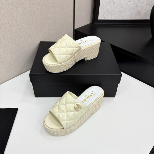 CHANEL 25 Platform Slides Cowhide and Sheepskin 270783