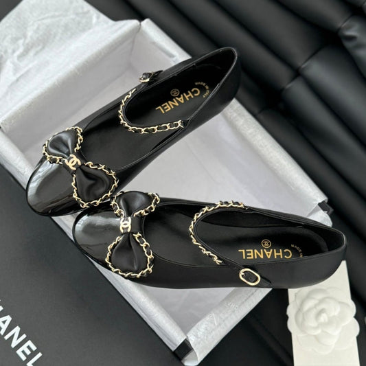 CHANEL BALLET FLATS IN BLACK LAMBSKIN WITH GOLD HARDWARE