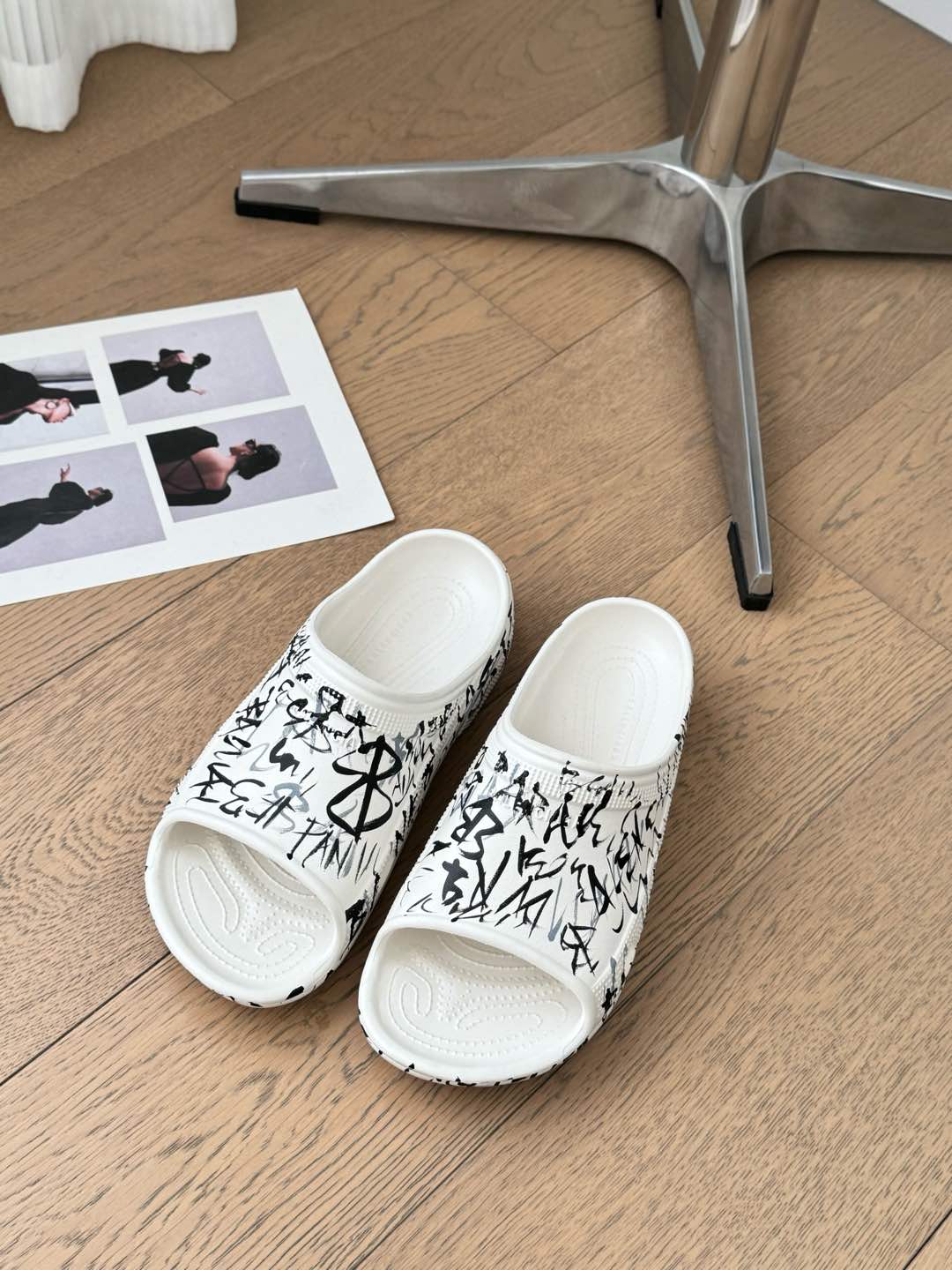 Balanciaga POOL GRAFFITI CROCS SLIDE SANDALS IN WHITE AND BLACK RUBBER