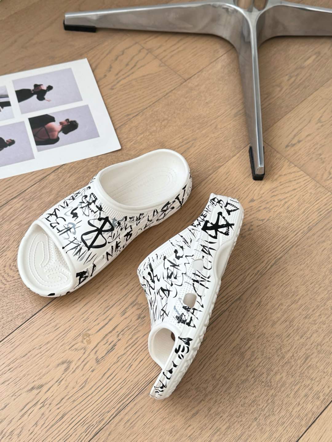Balanciaga POOL GRAFFITI CROCS SLIDE SANDALS IN WHITE AND BLACK RUBBER