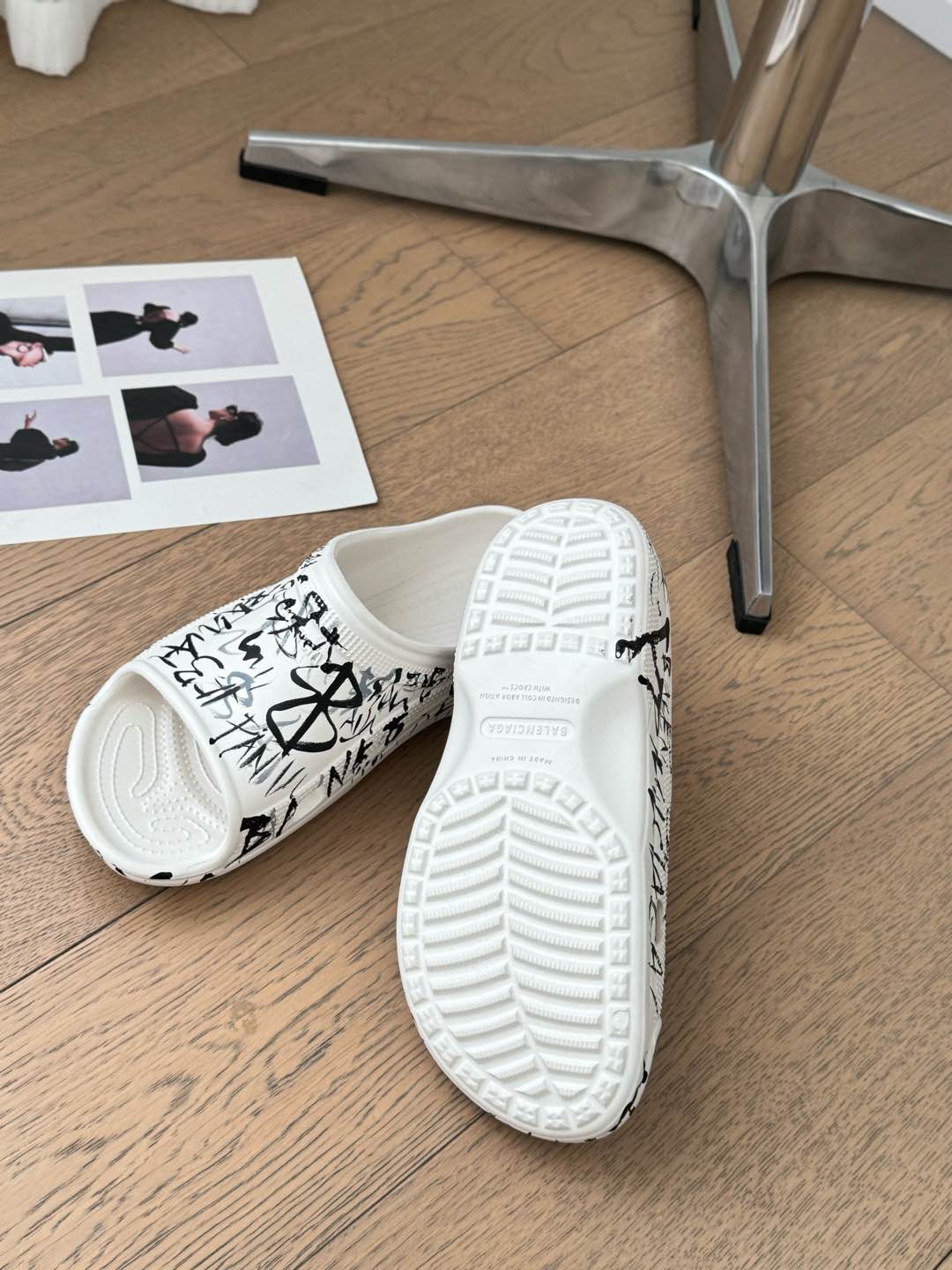 Balanciaga POOL GRAFFITI CROCS SLIDE SANDALS IN WHITE AND BLACK RUBBER