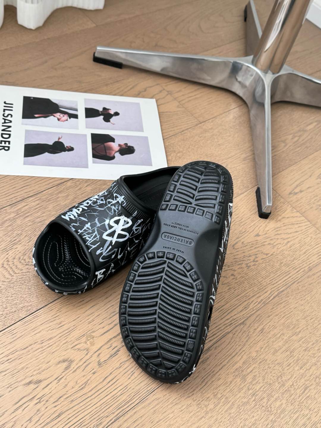 Balanciaga POOL GRAFFITI CROCS SLIDE SANDALS IN BLACK AND WHITE RUBBER