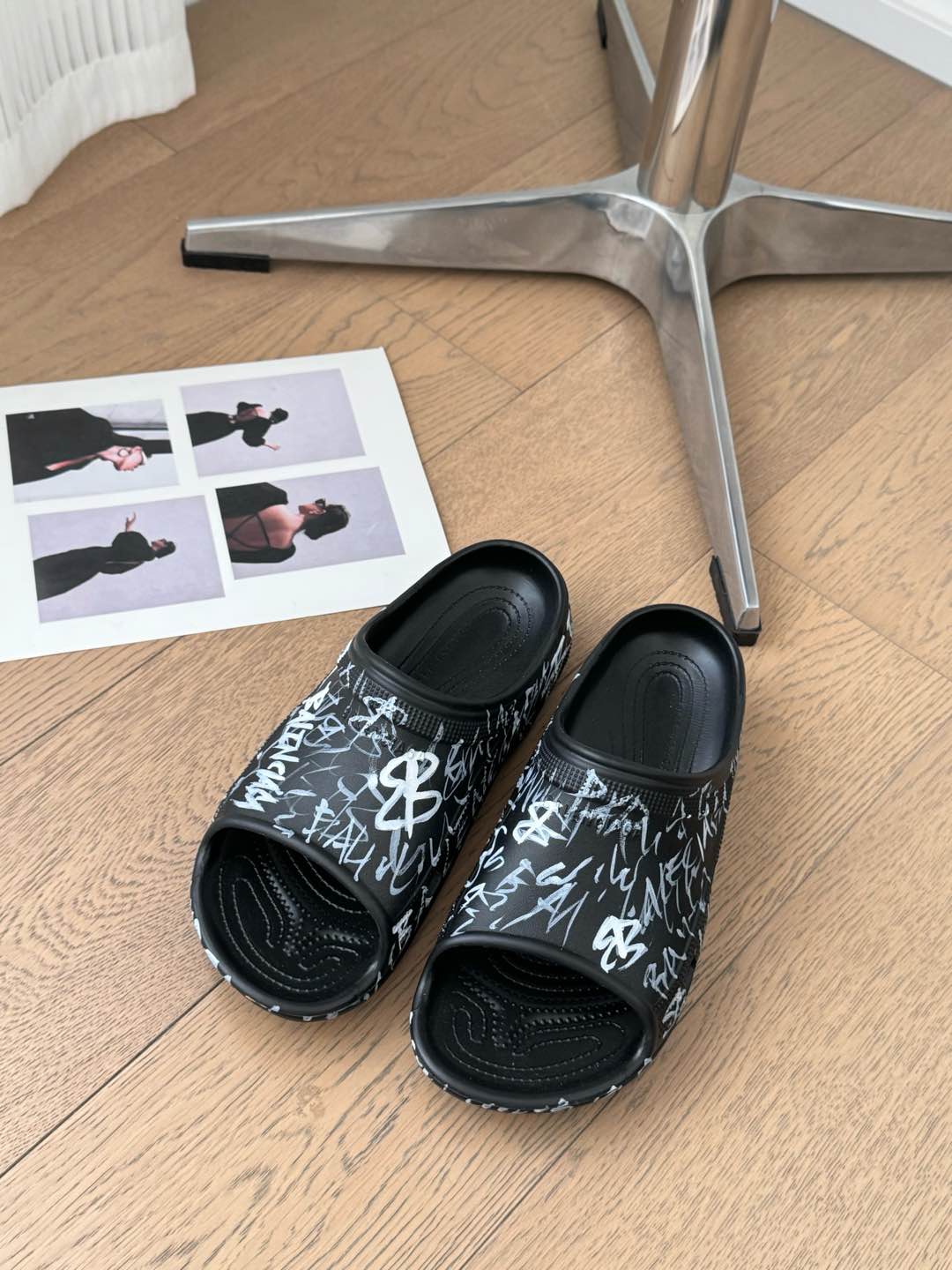 Balanciaga POOL GRAFFITI CROCS SLIDE SANDALS IN BLACK AND WHITE RUBBER
