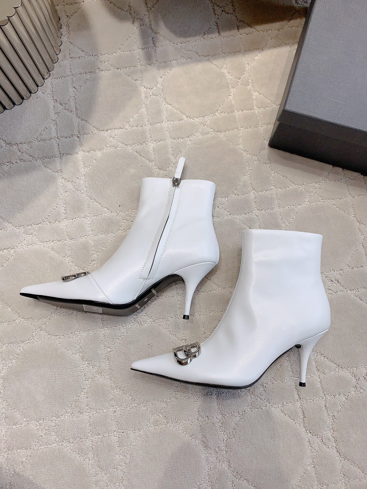 Balanciaga POINTED-TOE HIGH HEEL BOOTS IN WHITE SMOOTH LAMBSKIN