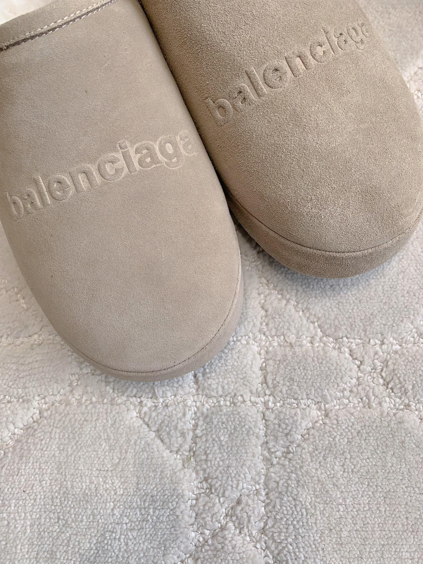 Balanciaga ALASKA SLIPPER IN BEIGE SUEDE