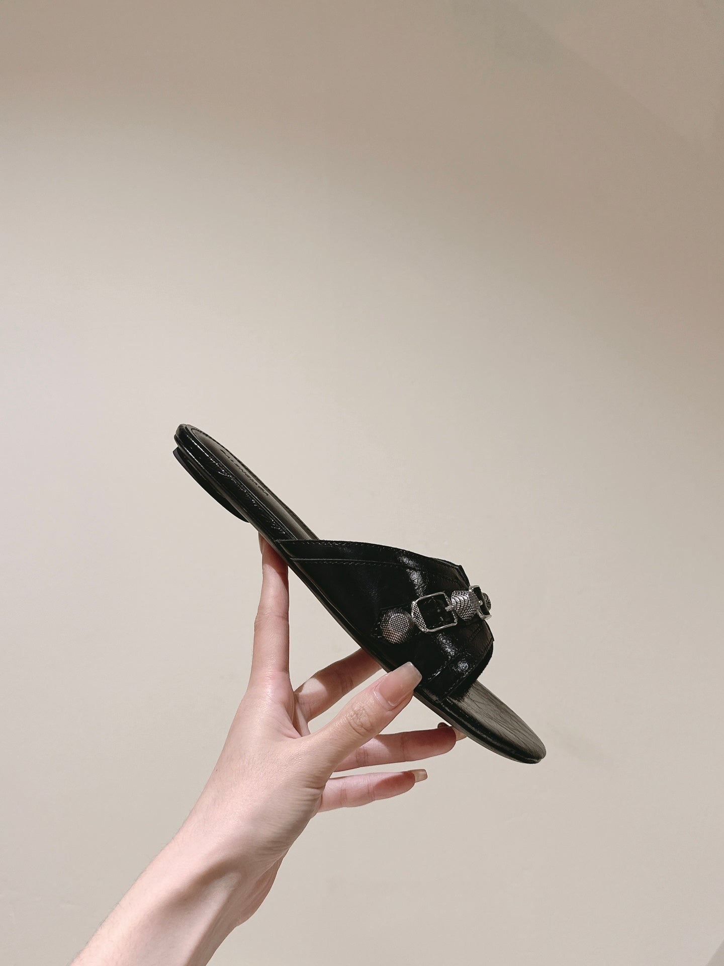Balanciaga CAGOLE FLAT SANDALS IN BLACK WAX-OIL SHEEPSKIN