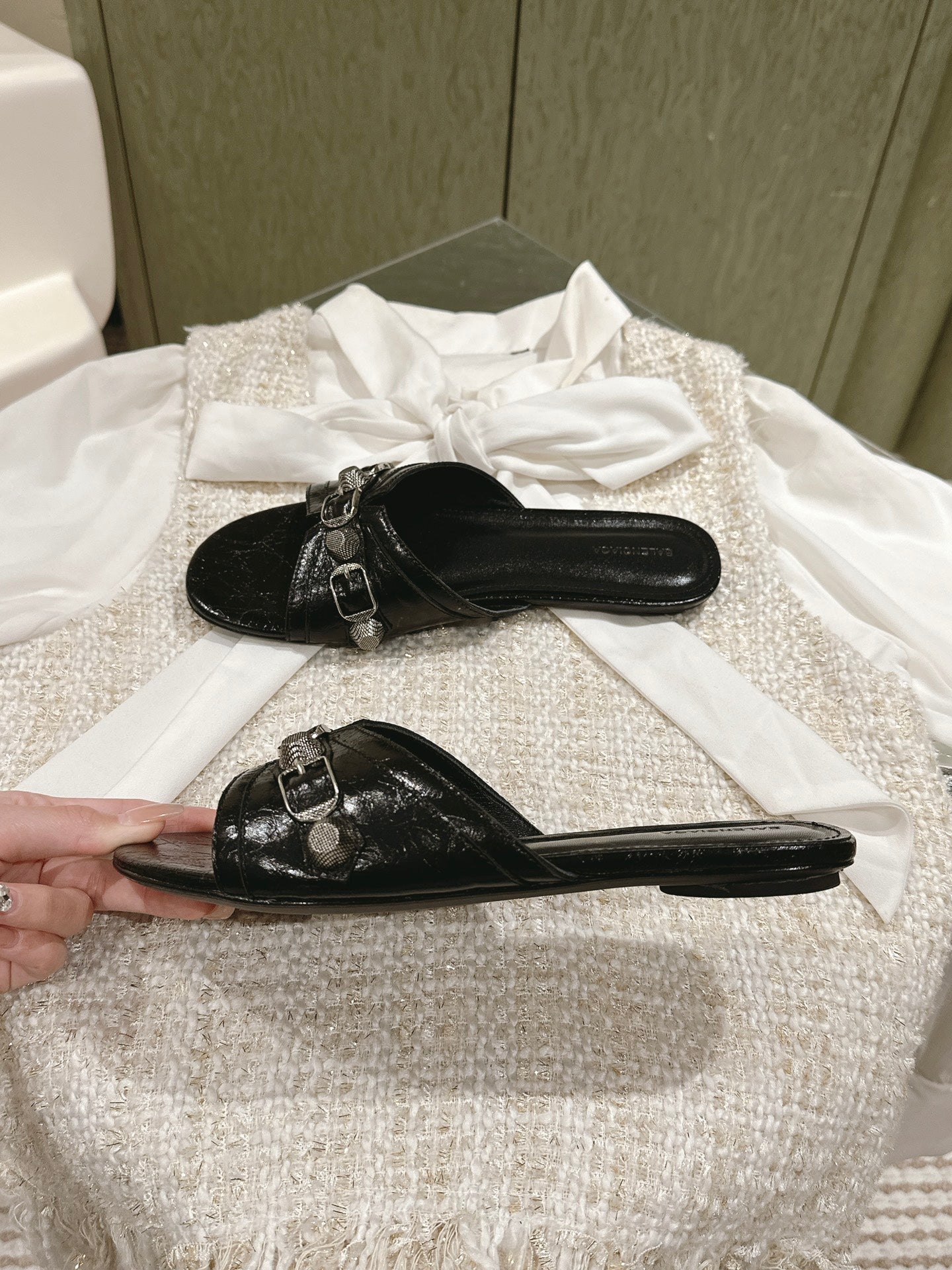 Balanciaga CAGOLE FLAT SANDALS IN BLACK WAX-OIL SHEEPSKIN