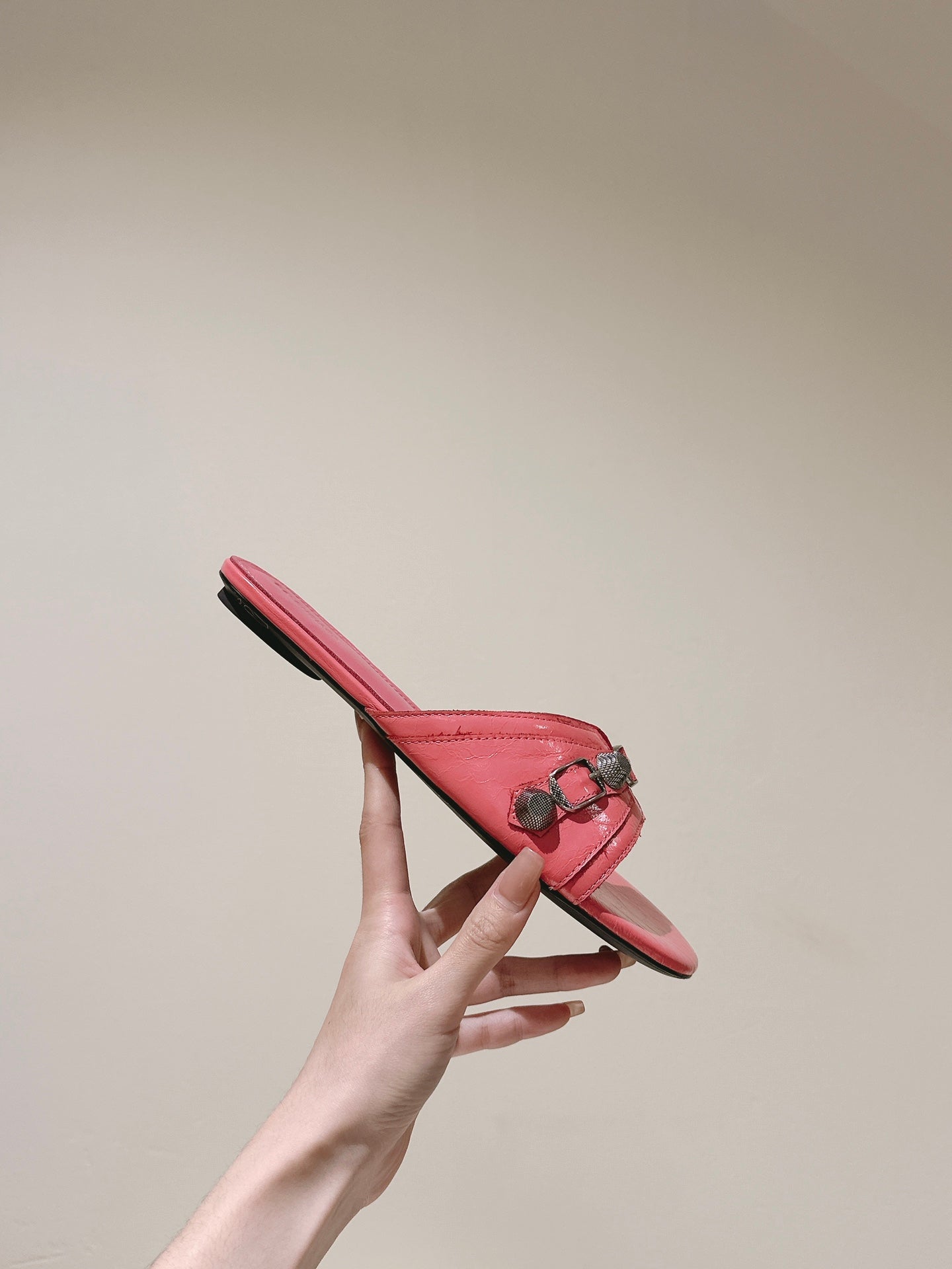 Balanciaga CAGOLE FLAT SANDALS IN ROMAN PINK WAX-OIL SHEEPSKIN