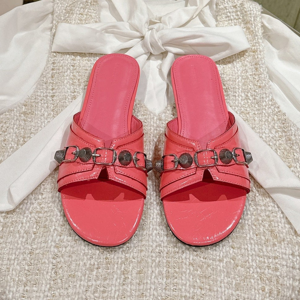 Balanciaga CAGOLE FLAT SANDALS IN ROMAN PINK WAX-OIL SHEEPSKIN