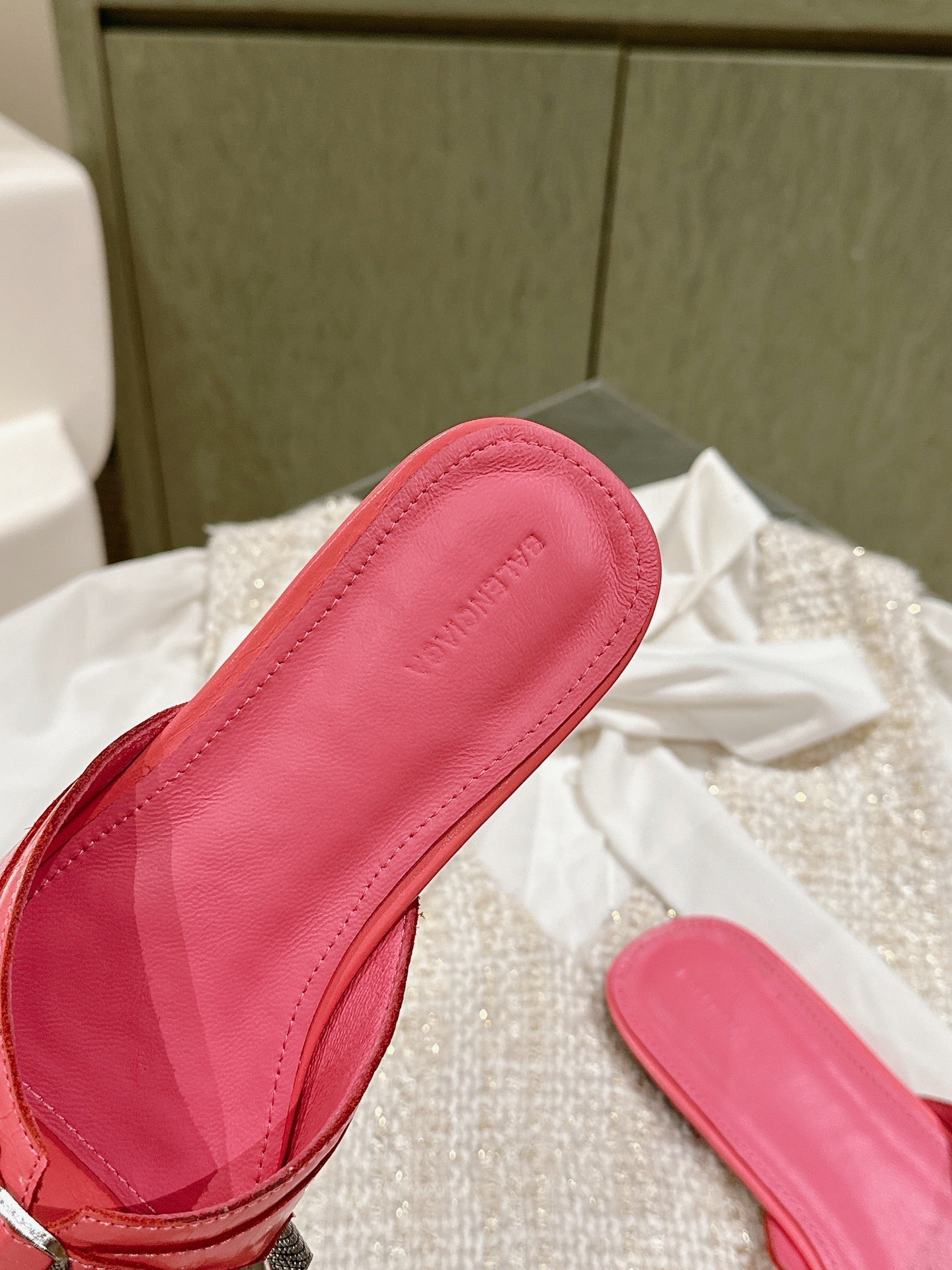 Balanciaga CAGOLE FLAT SANDALS IN ROMAN PINK WAX-OIL SHEEPSKIN