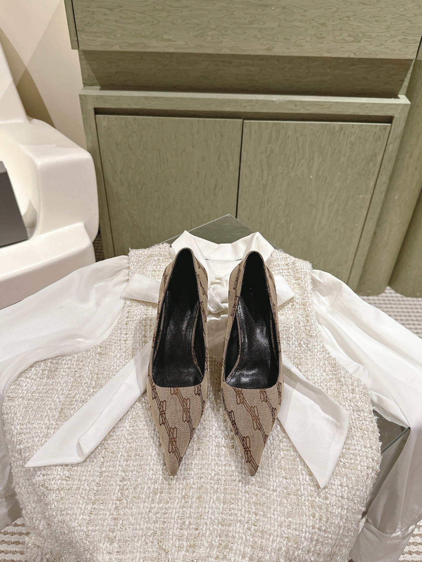 Balanciaga POINTED HIGH PUMPS IN BEIGE MONOGRAM JACQUARD FABRIC