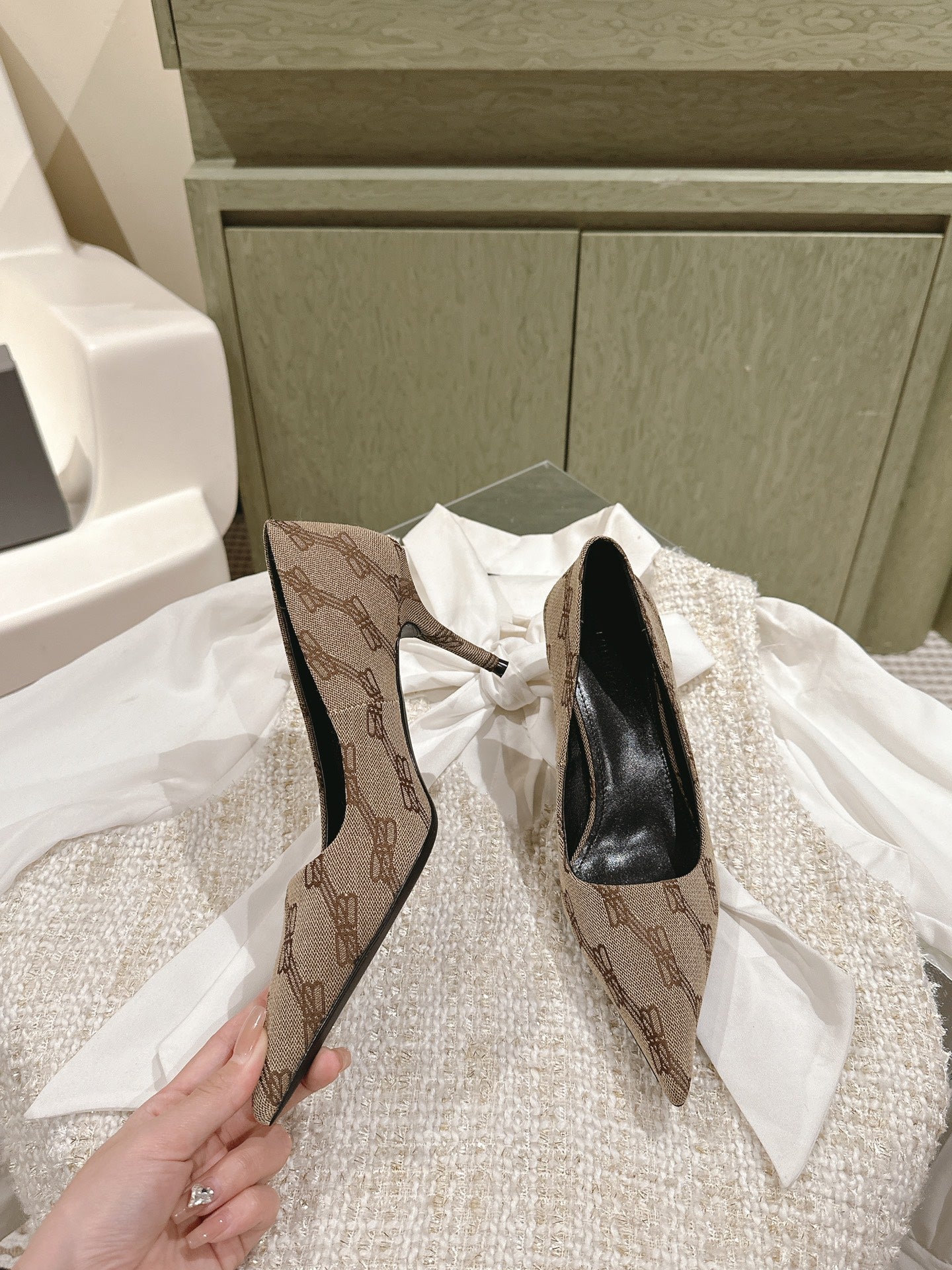 Balanciaga POINTED HIGH PUMPS IN BEIGE MONOGRAM JACQUARD FABRIC