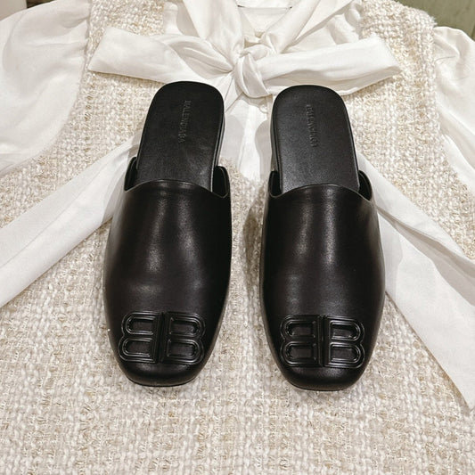 Balanciaga BLACK SHINY LAMBSKIN SQUARE TOE FLAT MULES BLACK BUCKLE