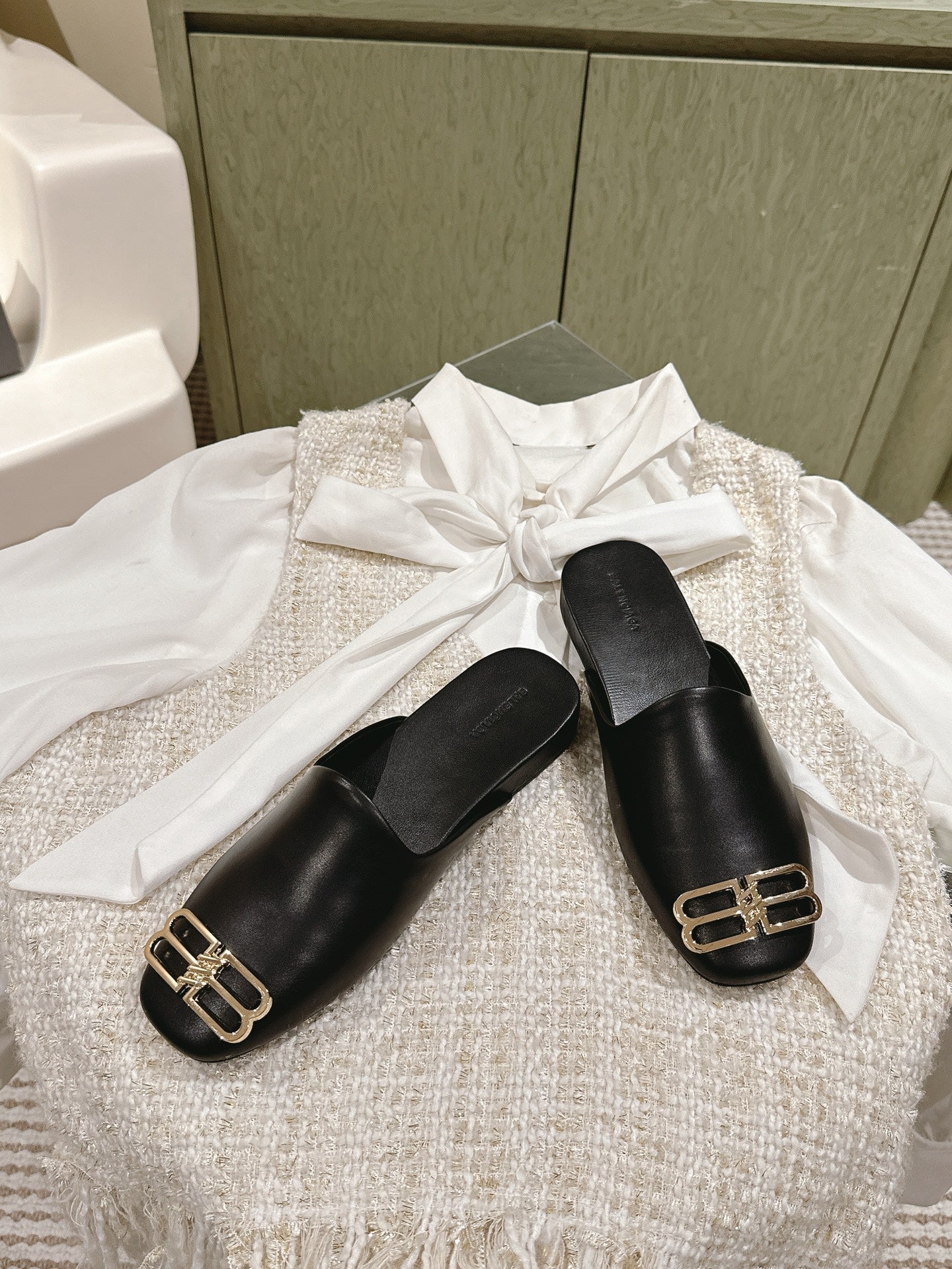 Balanciaga BLACK SHINY LAMBSKIN SQUARE TOE FLAT MULES GOLD BUCKLE