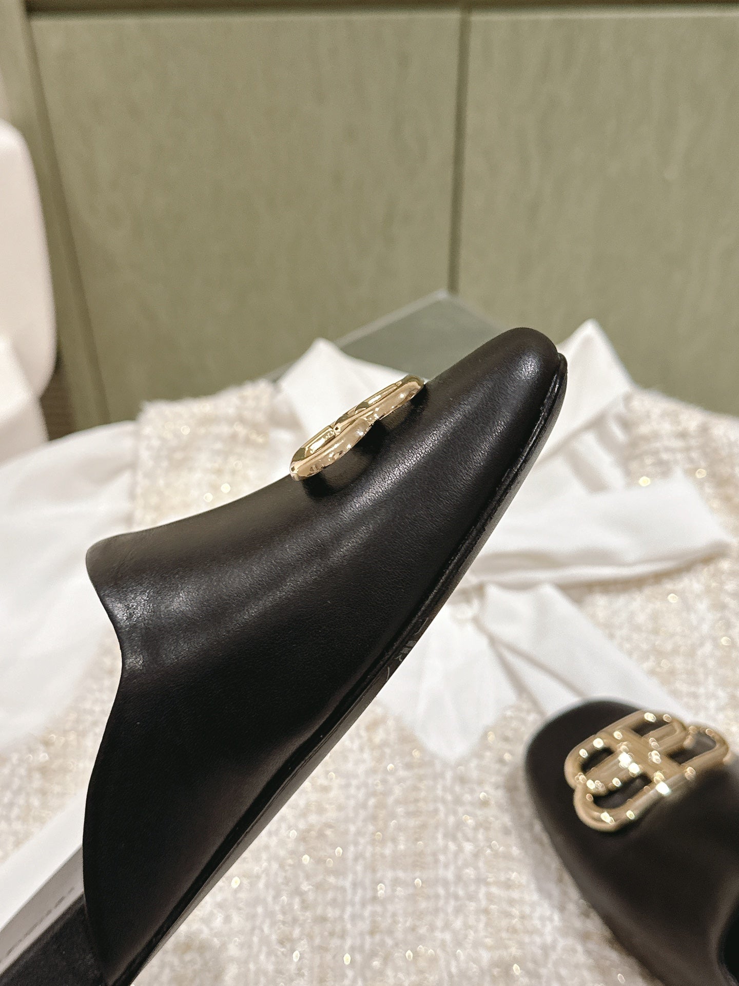 Balanciaga FLAT MULES IN BLACK SMOOTH CALFSKIN GOLD BUCKLE