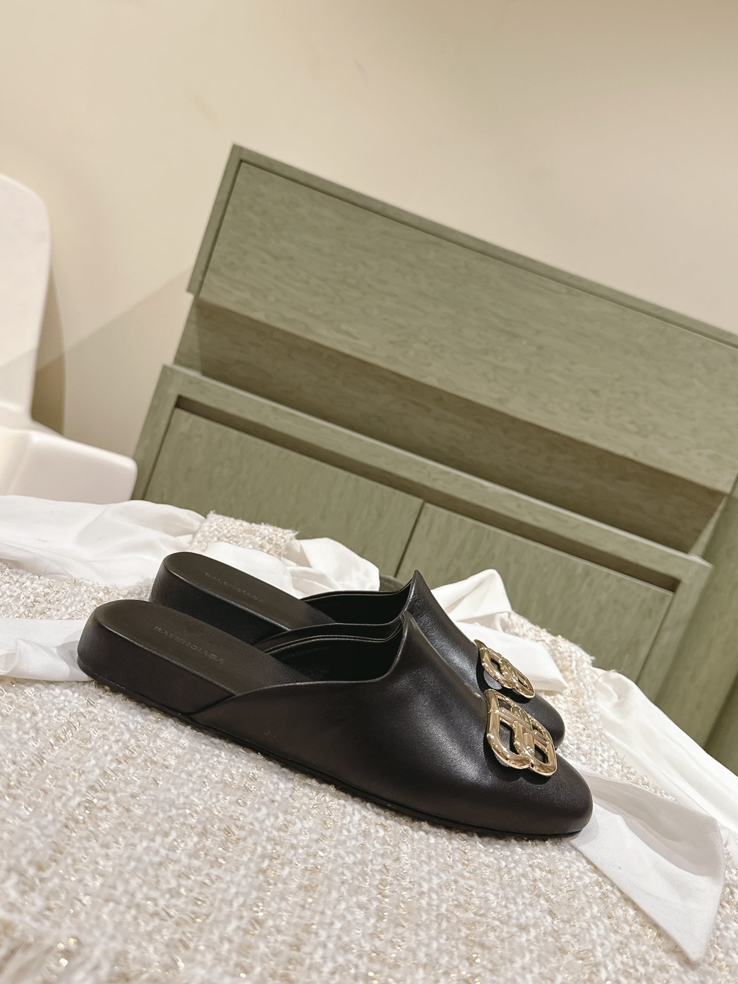 Balanciaga FLAT MULES IN BLACK SMOOTH CALFSKIN GOLD BUCKLE