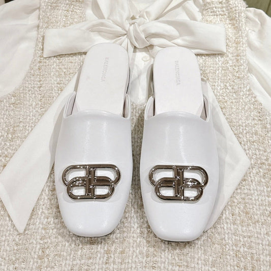 Balanciaga FLAT MULES IN WHITE SMOOTH CALFSKIN SILVER BUCKLE