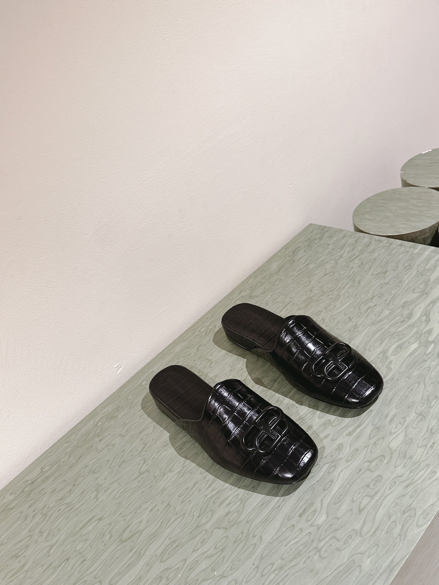 Balanciaga FLAT MULES IN BLACK CROCODILE EMBOSSED GLOSSY CALFSKIN